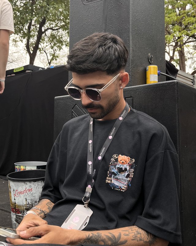 Luis Lira backstage at an event in Brazil